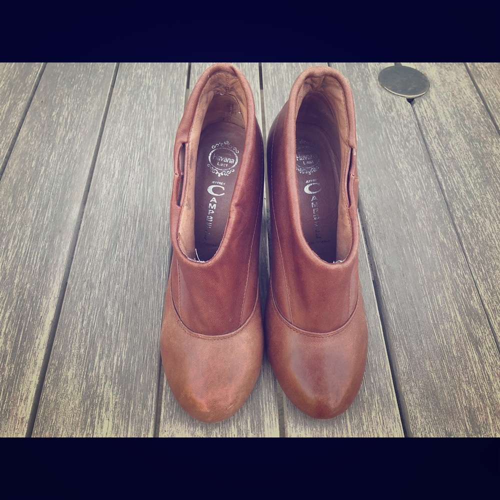 Brown leather ankle boots. 7.5 size